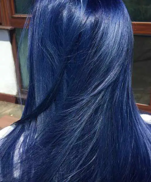 Pelo de color azul cobalto