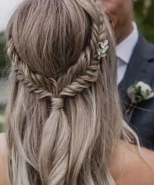 Peinado romántico con un semi recogido con dos trenzas de cuatro cabos
