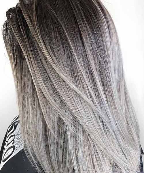 Cabello con mechas en rubios platinados