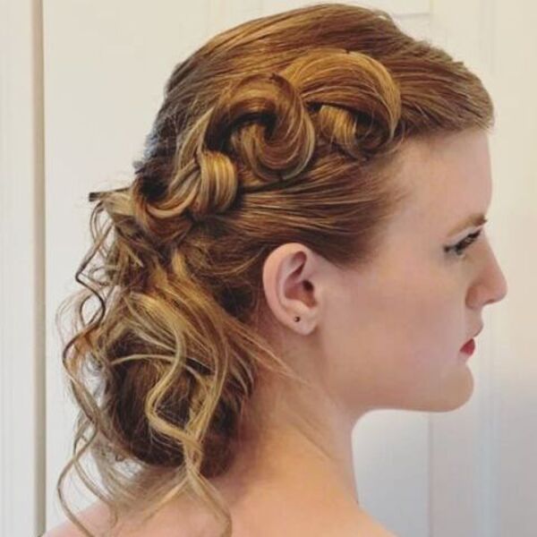 1920's Prom Updo's- una chica en vista lateral