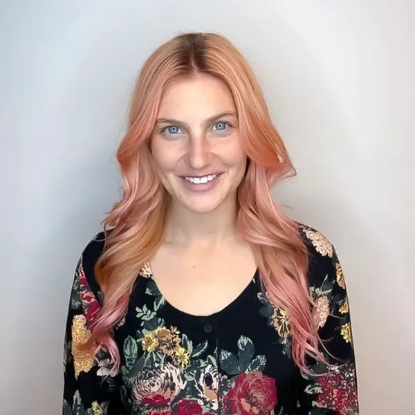 50 impresionantes ideas de color de cabello de oro rosa para mujeres en 2023
