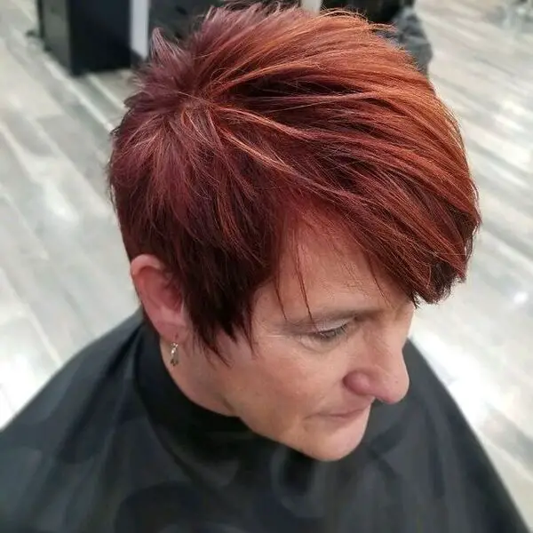 Corte de pelo Pixie rojo cobre