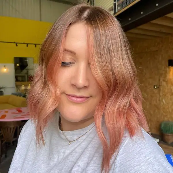 Oro rosa en un cabello rubio