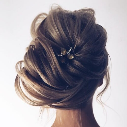 Updos laterales sueltos