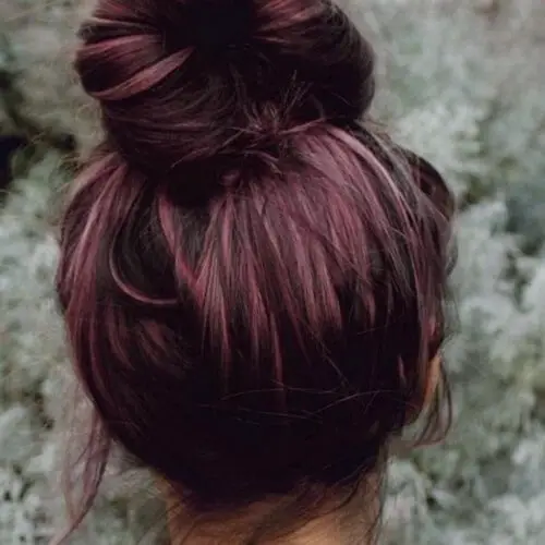pelo rosa oscuro o morado