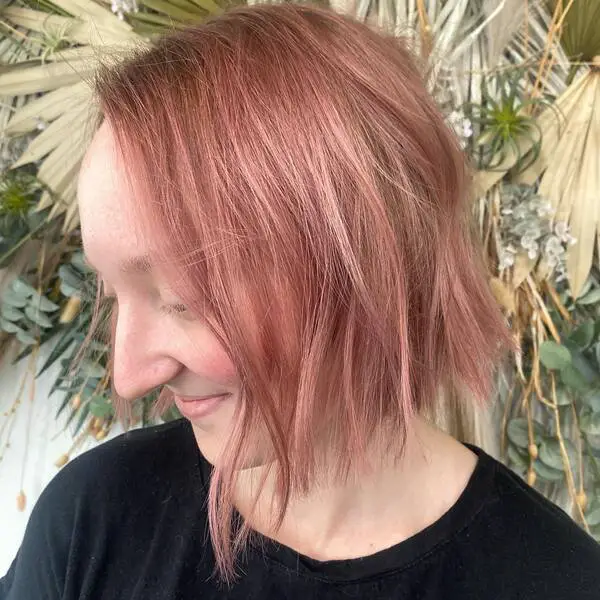 Oro rosa en un cabello fino