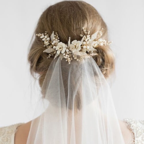 Updo de boda con velo